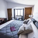 מלון Rec De Palau קדאקז